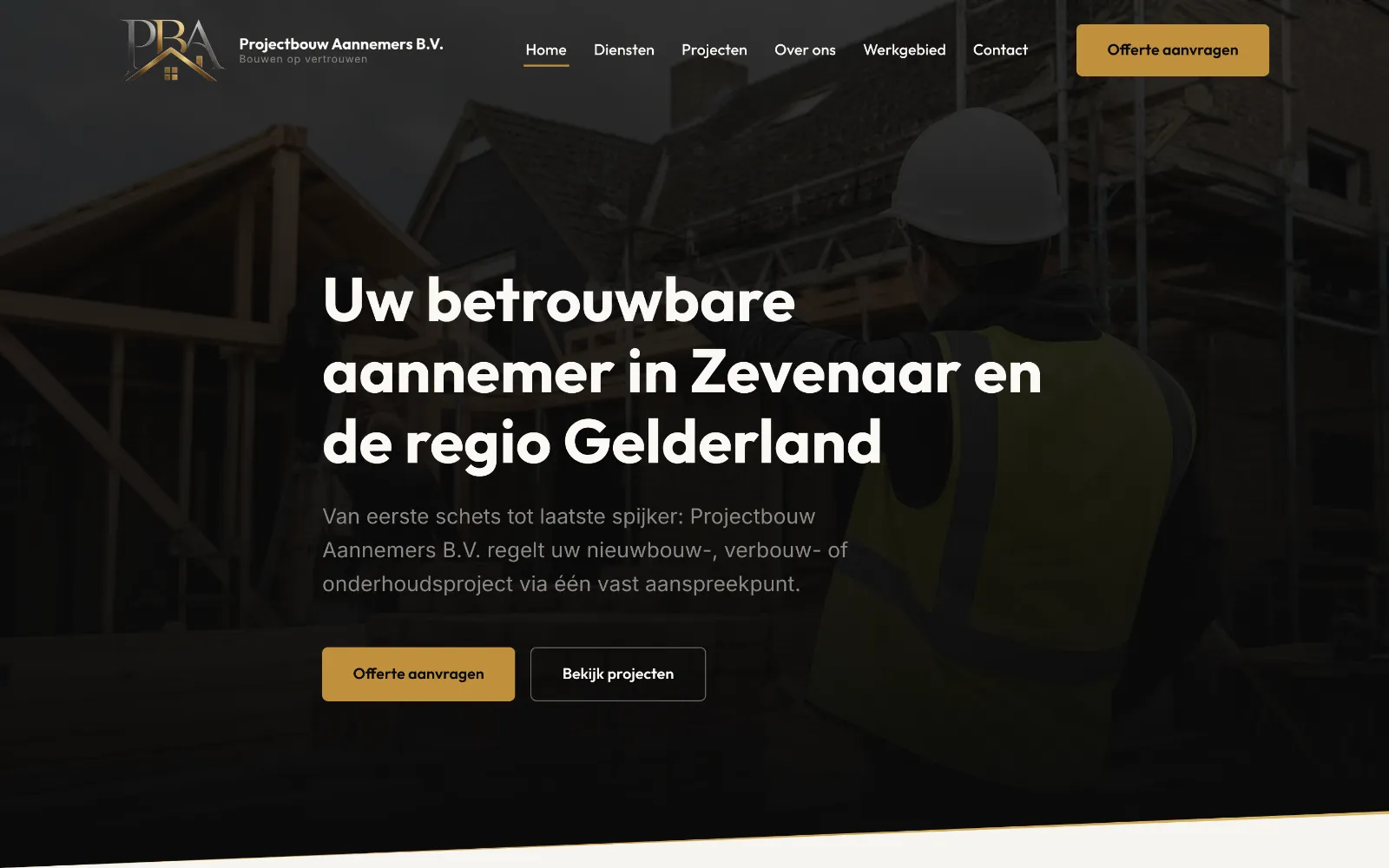 De homepage van Projectbouw Aannemers op een laptop